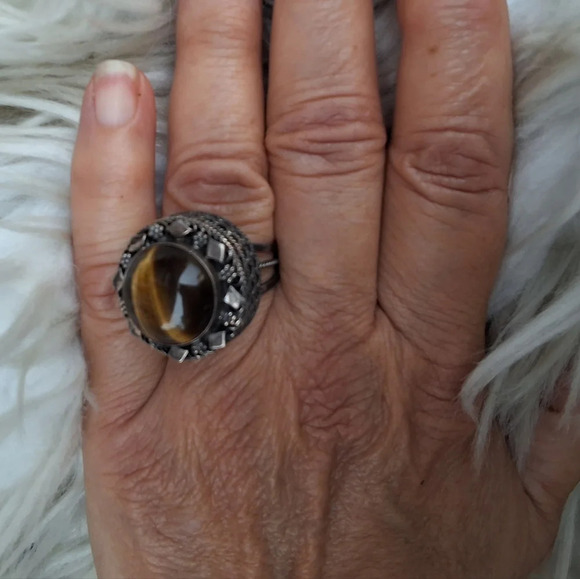 Vintage Sterling and tiger eye ring - Picture 1 of 9